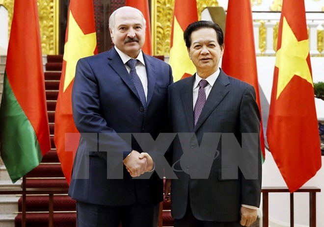Prime Minister Nguyen Tan Dung meets Belarusian President - ảnh 1